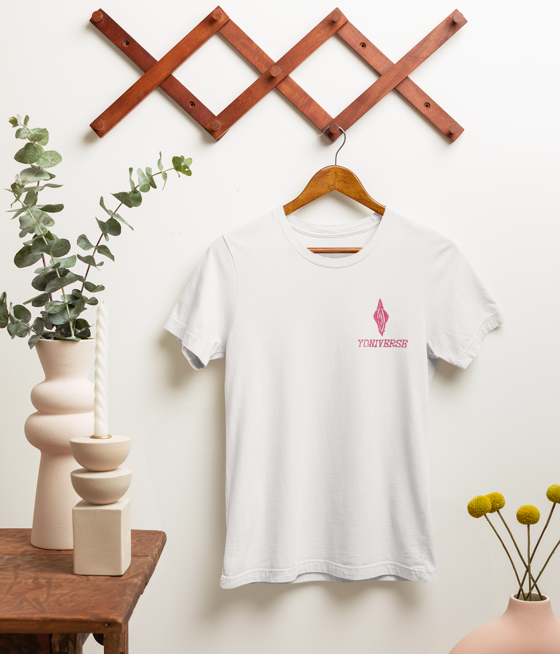 Besticktes Yoniverse T-Shirt / Damen Bio Baumwoll Women Empowerment Yoni Art